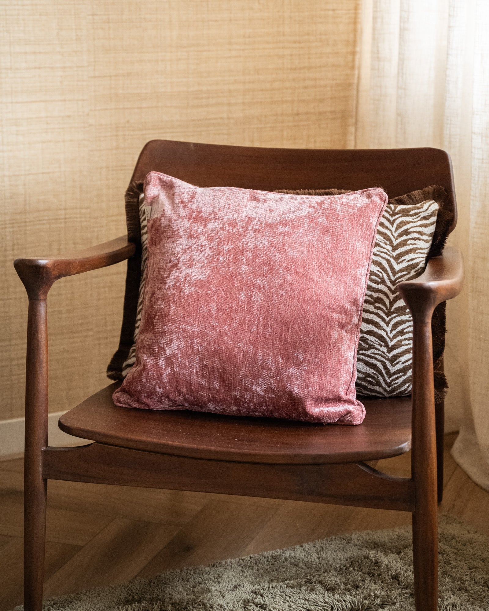 Cushion Lewy Velvet Pink