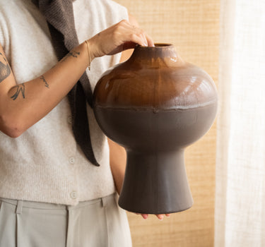 Große Dekovase, tropfend braun