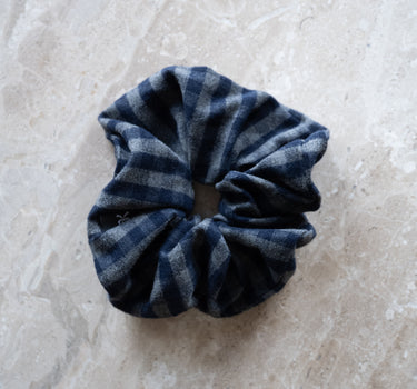 TILTIL Bobbie Checkered Scrunchie Dark Blue