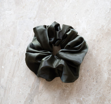 TILTIL Nellie Scrunchie Satin Olive