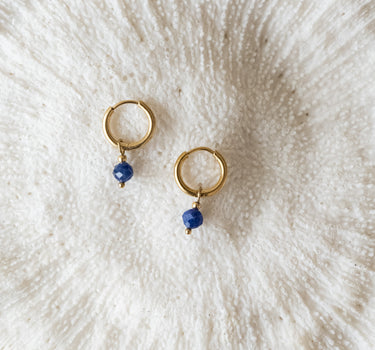 TILTIL Set aus 2 Love Stone Ohrringen Gold Saphir