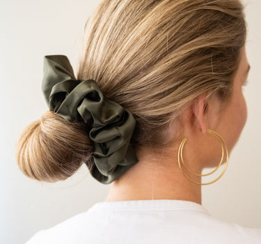 TILTIL Nellie Scrunchie Satin Olive