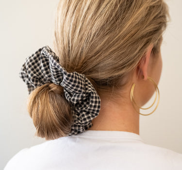 TILTIL Holly Checkered Scrunchie Black