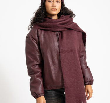 Leslie Scarf Winetasting