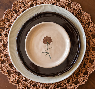 Cake plate flower brown