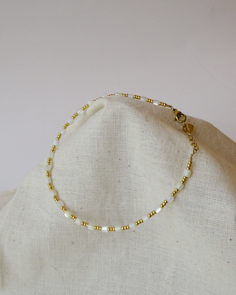 Anklet White Blossom Gold - Things I Like Things I Love