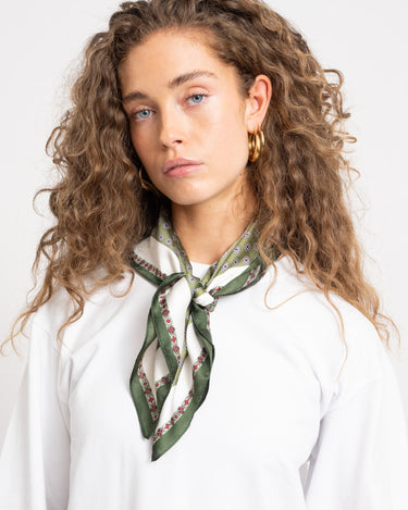 Bonita Satin Scarf Groen - Things I Like Things I Love