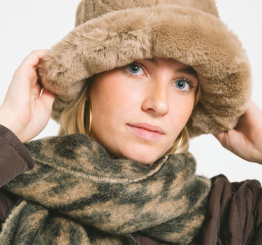 Bucket Fluffy Taupe - Things I Like Things I Love