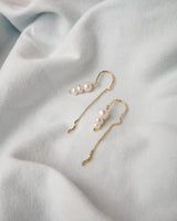 Bungle-Ohrring mit dreifacher Perle in Gold
