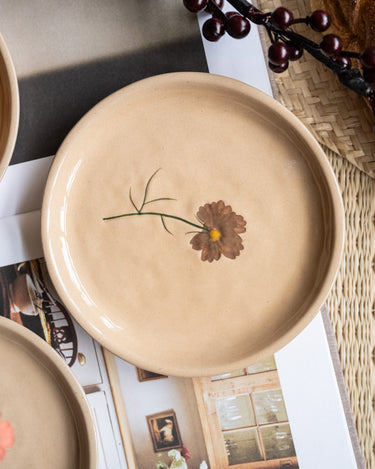 Cake Plate Flower Brown - Things I Like Things I Love