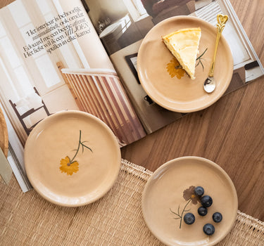 Cake Plate Flower Yellow - Things I Like Things I Love