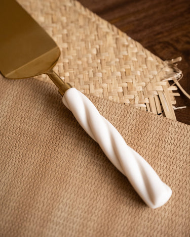 Cake Server Twisted - Things I Like Things I Love