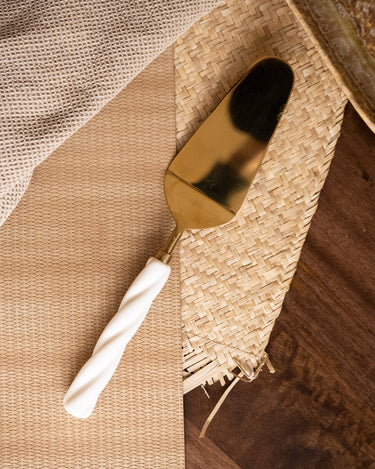 Cake Server Twisted - Things I Like Things I Love