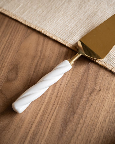 Cake Server Twisted - Things I Like Things I Love