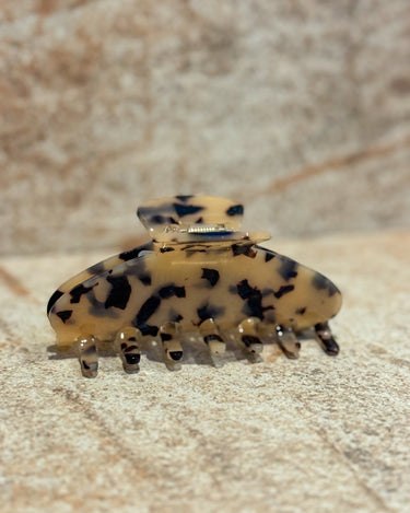 Claw Clip Sally Tortoise Sand - Things I Like Things I Love