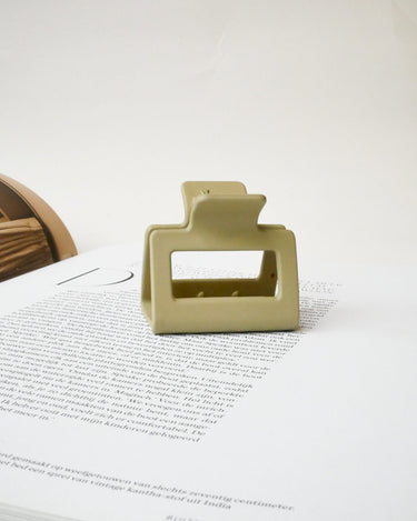 Claw Clip Solid Matte Khaki - Things I Like Things I Love