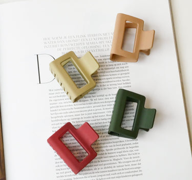 Claw Clip Solid Matte Khaki - Things I Like Things I Love