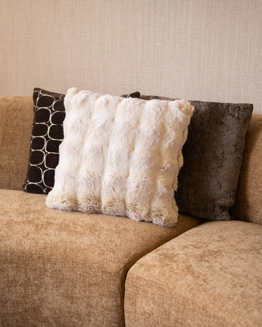 Cushion Wave Fluffy Ivory - Things I Like Things I Love