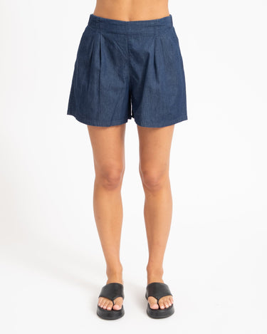 Debby Almira Chambray Shorts Donker Blauw Denim - Things I Like Things I Love