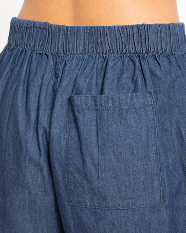 Debby Almira Chambray Shorts Donker Blauw Denim - Things I Like Things I Love