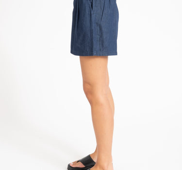 Debby Almira Chambray Shorts Donker Blauw Denim - Things I Like Things I Love