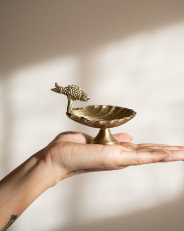 Deco Tray Shell Fish Brass - Things I Like Things I Love