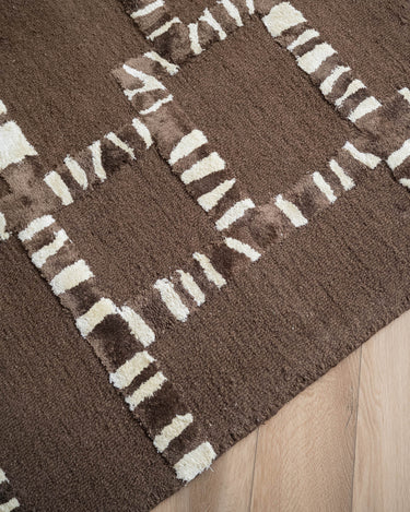 Groot Handgeweven Vloerkleed Stripescape Bruin - Things I Like Things I Love