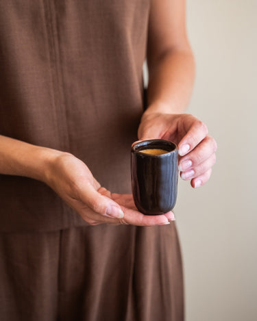 Handgemaakte Espressomok Serpa Bruin - Things I Like Things I Love