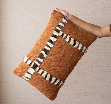 Kussen Stripescape Karamel - Things I Like Things I Love