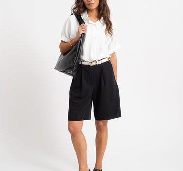 Passi Knee Shorts Black - Things I Like Things I Love