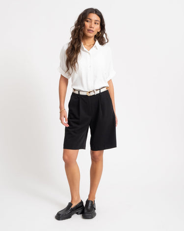 Passi Knee Shorts Black - Things I Like Things I Love