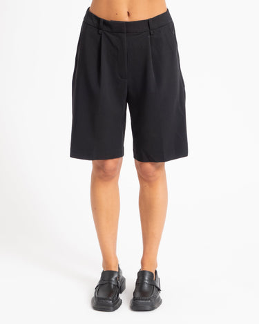 Passi Knee Shorts Black - Things I Like Things I Love