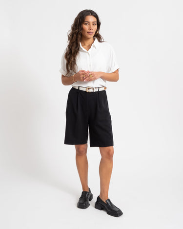 Passi Knee Shorts Black - Things I Like Things I Love