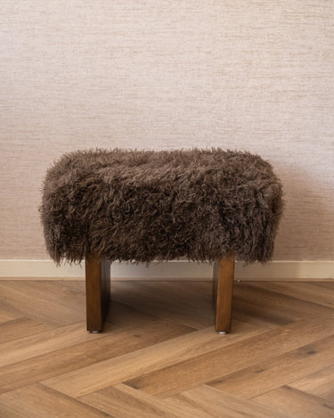 Poef Tibetan Lamb Fluffy Bruin - Things I Like Things I Love