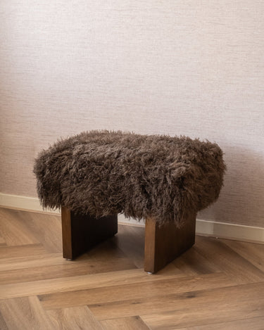 Poef Tibetan Lamb Fluffy Bruin - Things I Like Things I Love