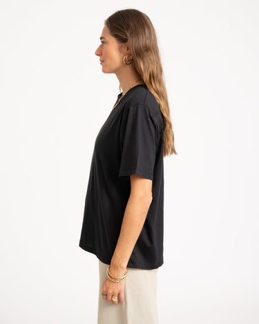 Sanne Loose Fringe Tee Black - Things I Like Things I Love