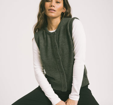 Sansa Gilet Button Dark Grey - Things I Like Things I Love