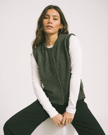 Sansa Gilet Button Dark Grey - Things I Like Things I Love