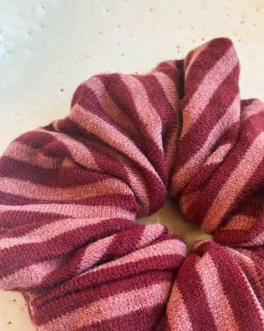 Scrunchie Knitted Red/Pink Stripy - Things I Like Things I Love
