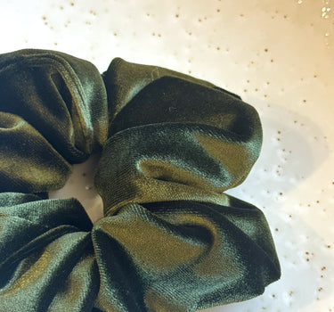 Scrunchie Olive Velvet - Things I Like Things I Love