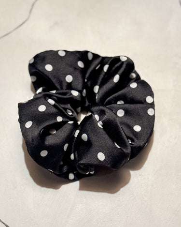 Scrunchie Polkadot Black/White - Things I Like Things I Love