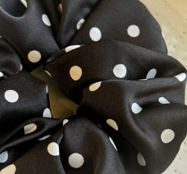 Scrunchie Polkadot Black/White - Things I Like Things I Love