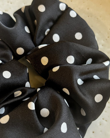 Scrunchie Polkadot Black/White - Things I Like Things I Love