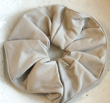 Scrunchie PU Offwhite - Things I Like Things I Love