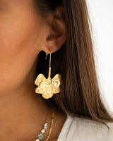 SET OF 2 - Statement Earrings Flowy Flower Gold