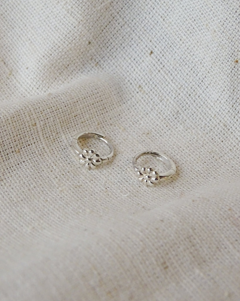 Silver Earrings Tiny Flower Click - Things I Like Things I Love