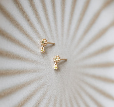 Stud Flower Peridot Green Gold - Things I Like Things I Love