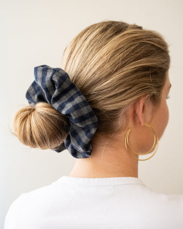 TILTIL Bobbie Checkered Scrunchie Donkerblauw - Things I Like Things I Love
