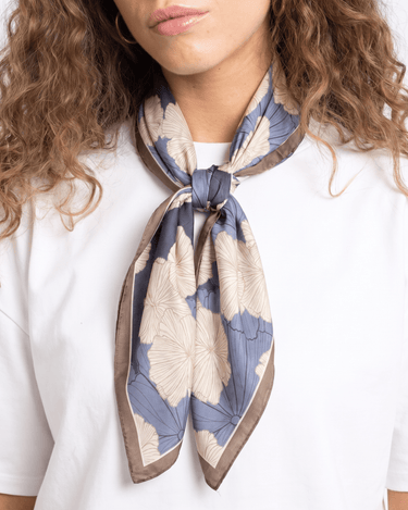 TILTIL Flo Flower Scarf Satin Blauw - Things I Like Things I Love