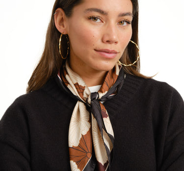 TILTIL Flo Flower Scarf Satin Bruin - Things I Like Things I Love